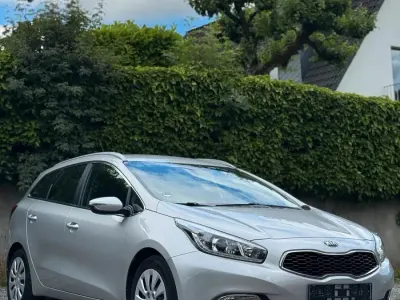 Gebraucht Kia Ceed Sportswagon Vision 128 PS (94 kW) 2013 Grau Kombi