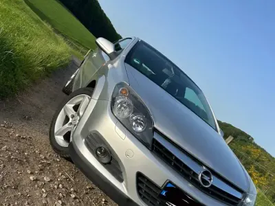 Gebraucht Opel Astra GTC Sport 125 PS (91 kW) 2005 Silber Limousine