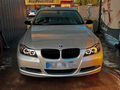 Gebraucht BMW 320 150 PS (110 kW) 2005 Silber Limousine