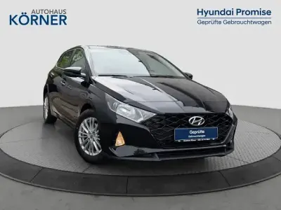 Gebraucht Hyundai i20 Select 101 PS (74 kW) 2022 Schwarz Kleinwagen