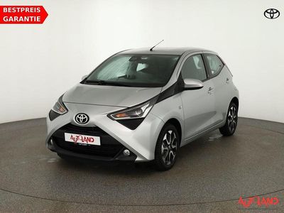 Grau Gebraucht 2021 Toyota Aygo X-play Kleinwagen | 13.490 € (Teuer)