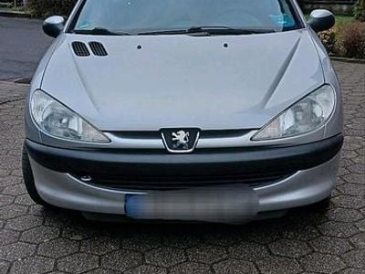 Gebraucht Peugeot 206 60 PS (44 kW) 2003 Silber Kleinwagen