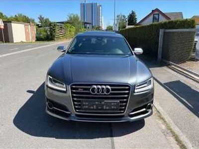 Audi S8