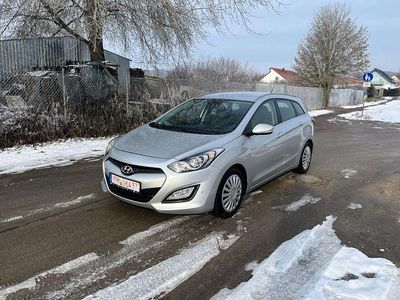 Silber Gebraucht 2014 Hyundai i30 Trend Limousine | 5.599 € (Fairer Preis)