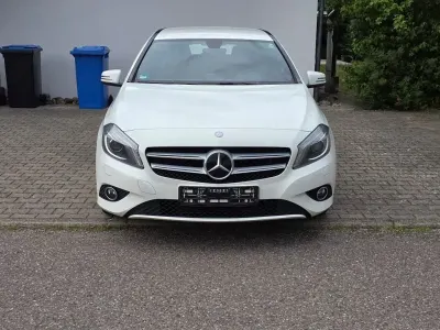 Gebraucht Mercedes A180 Urban 122 PS (89 kW) 2012 Weiß Kleinwagen