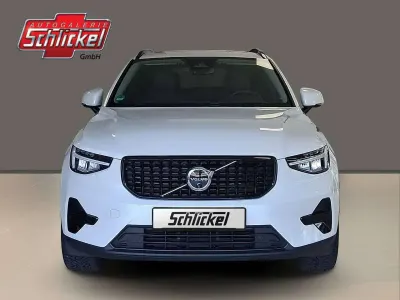 Gebraucht Volvo XC40 Plus 163 PS (119 kW) 2023 Crystal white / metallic SUV