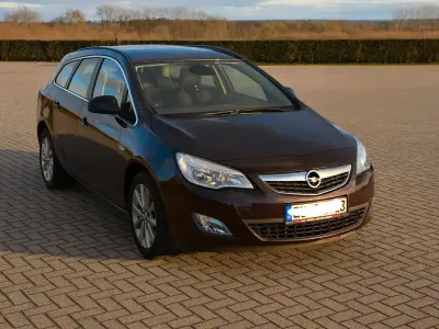 Gebraucht Opel Astra 140 PS (102 kW) 2012 Braun Kombi
