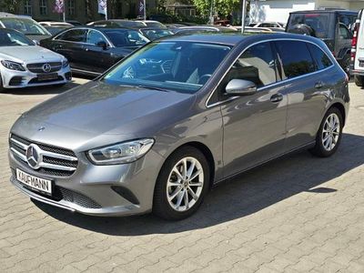 Grau Gebraucht 2019 Mercedes B180 Van / Kleinbus | 20.890 € (Guter Preis)