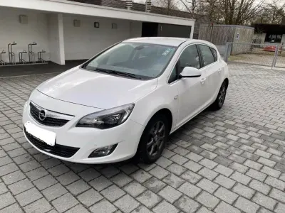 Gebraucht Opel Astra Sport 140 PS (102 kW) 2010 Weiß Limousine