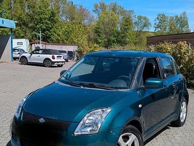 Begagnad Suzuki Swift 90 HK (66 kW) 2005 Silver Halvkombi