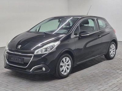 Gebraucht Peugeot 208 82 PS (60 kW) 2015 Perlschwarzmet. Kleinwagen
