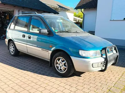 Usado Mitsubishi Space Runner 122 HP (89 kW) 1996 Azul Monovolume