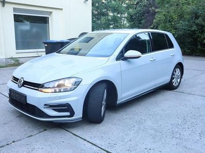 Weiß Gebraucht 2019 VW Golf VII Edition Limousine | 12.300 € (Guter Preis)