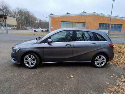 Gebraucht Mercedes B200 Urban 136 PS (100 kW) 2016 Grau Van / Kleinbus