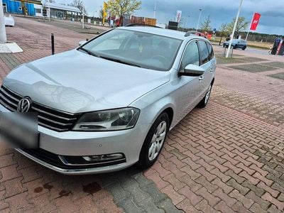 Gebraucht VW Passat 122 PS (89 kW) 2011 Grau Kombi