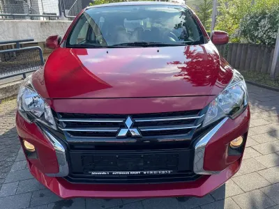 Begagnad Mitsubishi Space Star Select 71 HK (52 kW) 2023 Röd Halvkombi
