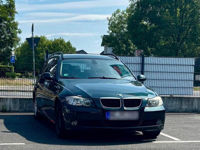 Grün Gebraucht 2006 BMW 320 Kombi | 2.800 € (Guter Preis)