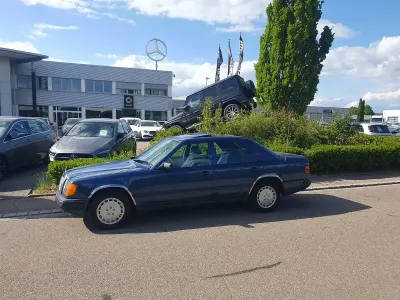 Gebraucht Mercedes E250 90 PS (66 kW) 1985 Blau Limousine