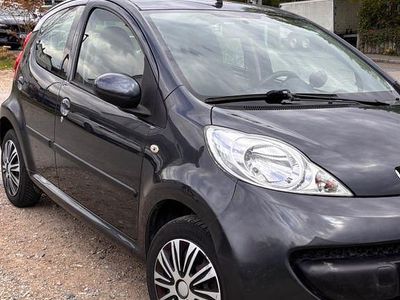 Gebraucht Peugeot 107 Urban Move 68 PS (50 kW) 2008 Grau Kleinwagen