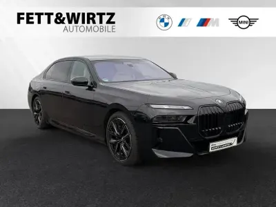 Gebraucht BMW 750e M Sport 489 PS (359 kW) 2025 Saphirschwarz metallic Limousine
