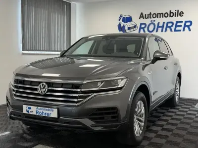 Gebraucht VW Touareg 231 PS (169 kW) 2019 Siliziumgrau metallic SUV