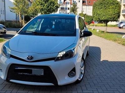 Gebraucht Toyota Yaris Club 101 PS (74 kW) 2013 Weiß Kleinwagen