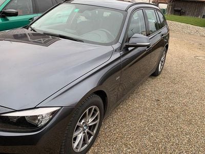 Gebraucht BMW 318 Sport Line 150 PS (110 kW) 2016 Grau Kombi
