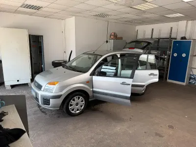 Gebraucht Ford Fusion 68 PS (50 kW) 2008 Silber Kleinwagen