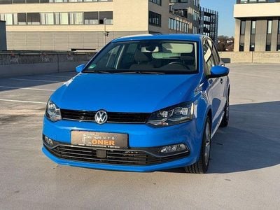 Cornflower blue Gebraucht 2016 VW Polo Allstar Limousine | 11.599 €