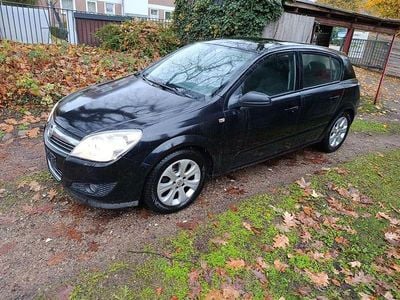 Schwarz Gebraucht 2008 Opel Astra Limousine | 4.500 € (Etwas zu teuer)