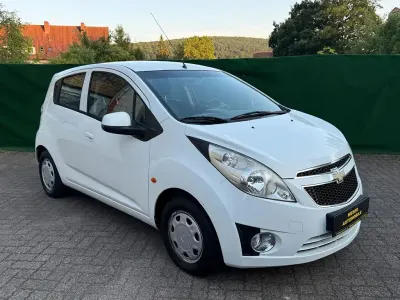 Gebraucht Chevrolet Spark 68 PS (50 kW) 2011 Weiß Kleinwagen