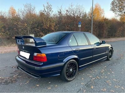 Blau Gebraucht 1994 BMW 325 Limousine | 9.999 €
