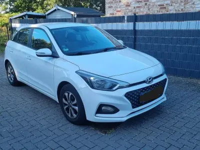 Gebraucht Hyundai i20 Active 75 PS (55 kW) 2019 Weiß Kleinwagen