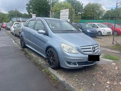 Mercedes B200