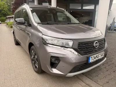Neu Nissan Townstar Tekna 131 PS (96 kW) 2026 Grau Kombi