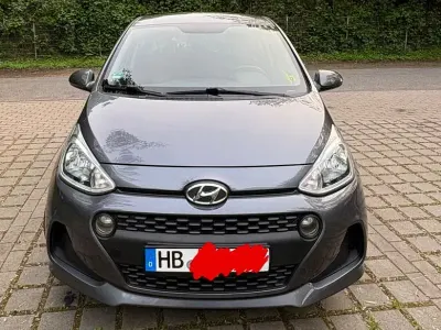 Gebraucht Hyundai i10 Trend 67 PS (49 kW) 2018 Grau Kleinwagen