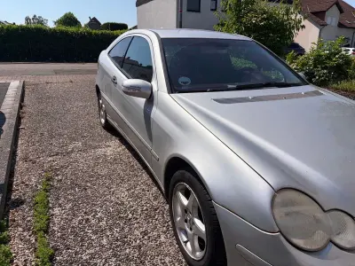 Gebraucht Mercedes C180 129 PS (94 kW) 2001 Silber Coupé