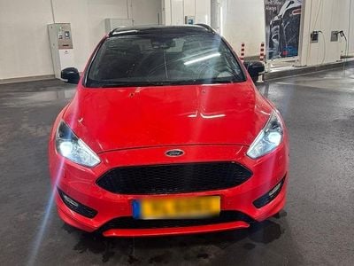 Second-hand Ford Focus ST-Line 120 CP (88 kW) 2017 Roșu Break