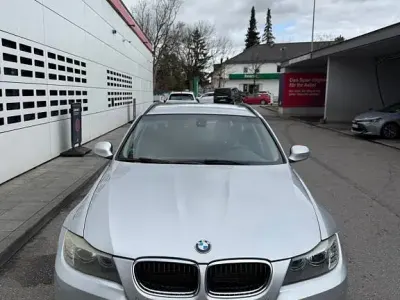 Gebraucht BMW 318 Lifestyle 143 PS (105 kW) 2011 Silber Kombi