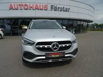 Używany Mercedes GLA180 136 KM (100 kW) 2021 Srebrny SUV