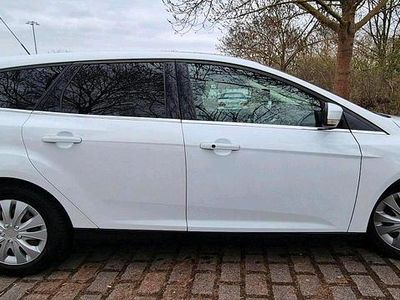 Gebraucht Ford Focus Titanium 140 PS (102 kW) 2011 Weiß Kombi