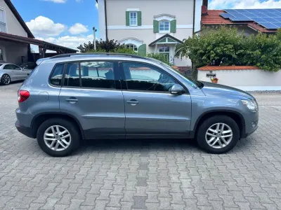 Gebraucht VW Tiguan Trendline 140 PS (102 kW) 2009 Grau SUV