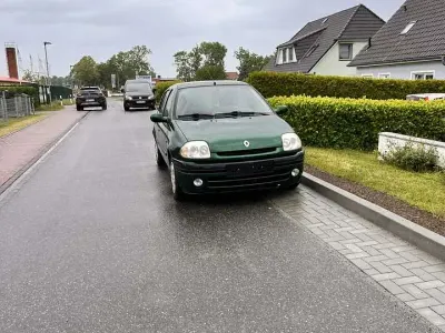 Gebraucht Renault Clio 75 PS (55 kW) 2001 Limousine
