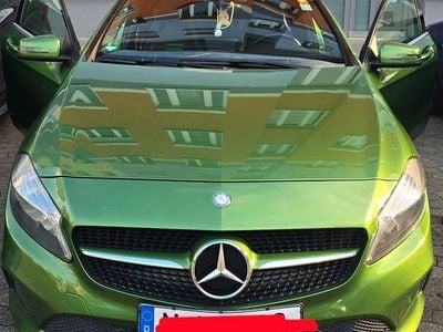 Gebraucht Mercedes A180 109 PS (80 kW) 2016 Grün Limousine