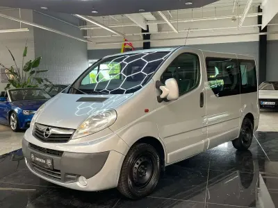 Gebraucht Opel Vivaro 114 PS (83 kW) 2013 Starsilber m2 Van / Kleinbus