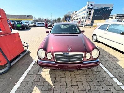 Second-hand Mercedes E230 Elegance 150 CP (110 kW) 1996 Roșu Berlinǎ