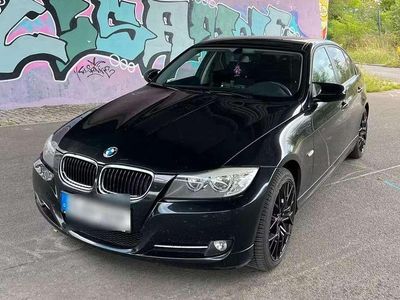 Gebraucht BMW 318 143 PS (105 kW) 2011 Schwarz Limousine