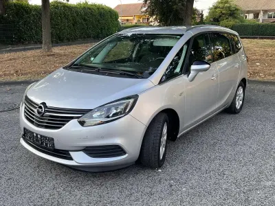 Gebraucht Opel Zafira Edition 120 PS (88 kW) 2018 Argon silber/ice silver (m2) Van / Kleinbus