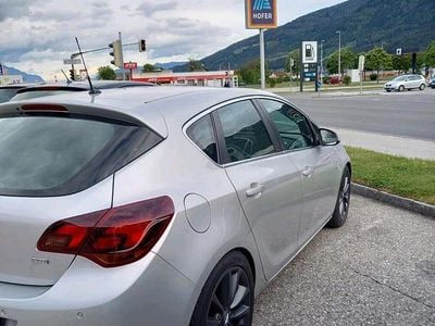 Grau Gebraucht 2010 Opel Astra Limousine | 4.650 € (Etwas zu teuer)