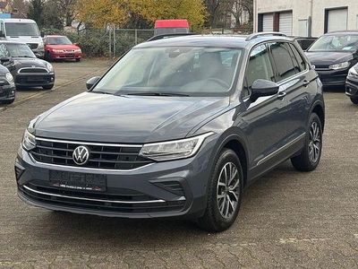 Gebraucht VW Tiguan Life 150 PS (110 kW) 2020 Grau SUV